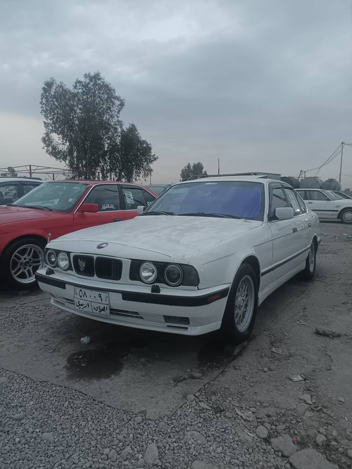 بیئێم بۆ فرۆشتن سەیارەکە بیلاد 525گێر تۆماتیک مۆدیل 1990 سەیارەکە دو پارجەی سبوغە بێلێدران  گێر و ماکینە و وەرگەراو براوە بەشەرت تەقەو رەقە بەشەرت لەمواسەفات جوار جام کارەبایی کوشن جلد تەبریت ساردو گەرم سلایت لایت ئەلقە لەپلێت 525a بۆسحر 62 ورەقە 15وەرەقەش غەرامەی لەسەرە پاش محمەلە دەدەمەوە    ***********][*********** أربيل, العراق
