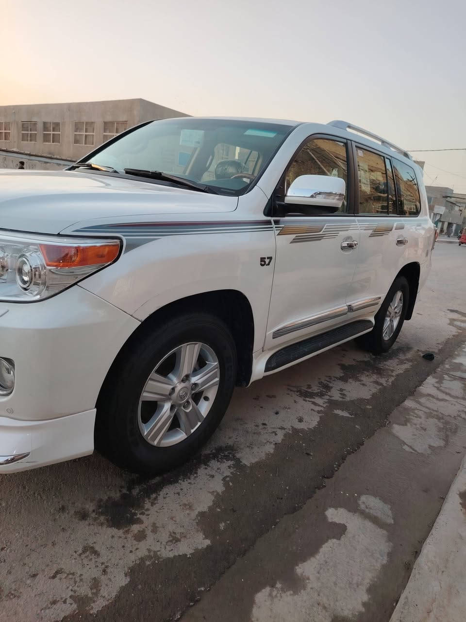 موديل ١٢ مكفوله عدا الدعاميه الاماميه مبدله والقديمه موجوده بدون اي حادث ماشيه ١٣٥ الف حقيقي سياره ما ناقصه اي شي محرك ٨ سلندر ٤٦٠٠ أرغب محرك مراوس ب موديل ١٦ أو ١٧ أو ١٨ مكاني بغداد ***********
