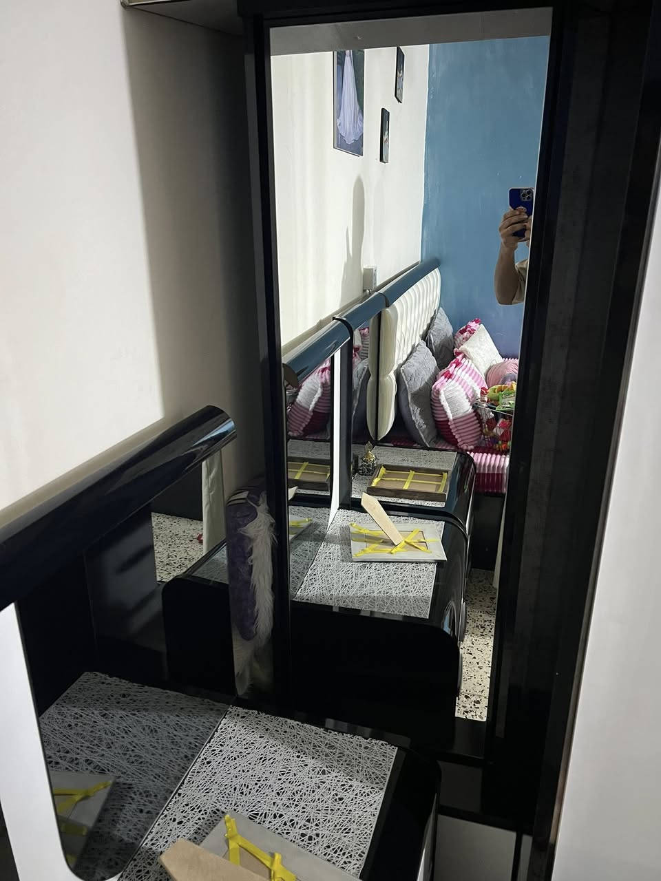 غرفه تركيه جديده ونضيفه  9قطع العنوان بغداد غزاليه تصال على هذه الرقم  ***********
