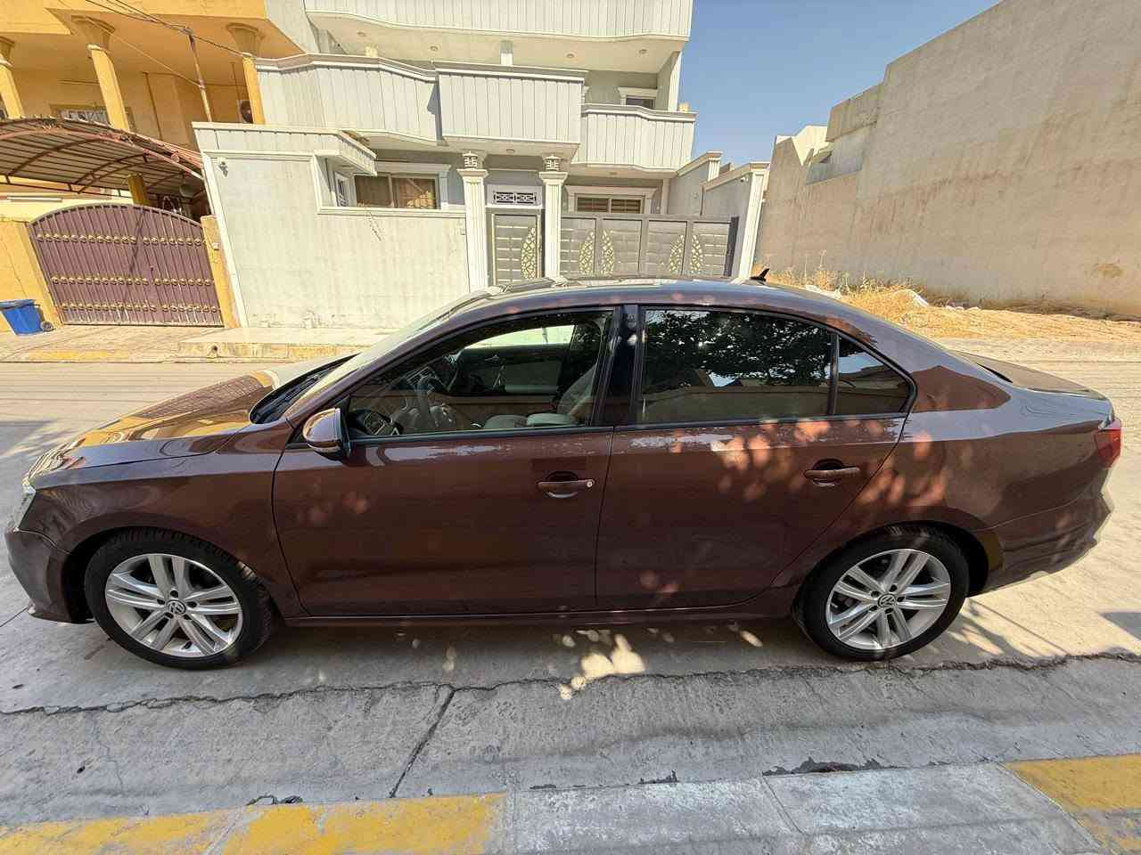 سلام عليكم جيتا للبيع موديل ٢٠١٨ خليجي ٥ سلندر كير محرك بشرط ما مفتوح ماشية كلش قليل ٧٨ الف كم بي بطاقة بانزين شرط تحويل وغرامة فول موصفات سيارة بدون اي نقص سلايت ٢ بصمة  تايرات جديد صبغ جاملغ امامي طرف سايق صبغ فقط بدون دواخل طخة خفيفة كلش  عنوان سيارة كركوك *********** سعر ١٤٠ وبي مجال قليل كركوك, العراق
