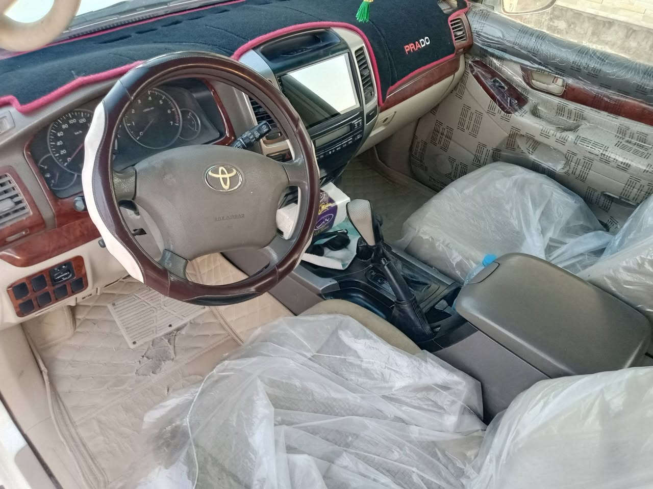 سلام عليكم برادو للبيع موديل ٩كويتي أربعة سلندر جاهزه على اخر حبابه رقم بابل دولي باسمي مكينه جديده كير جديد حداديه خلفي امامي جديد باتري جديد تدفئة تبريد ثلج تخم تاير جديد كفاله عامه برغي مامفتوح بيه فقط بيه اثر جيلاتين مال الشركه على القماره وشويه على البنيد السعر ١٧٩ وبيه مجال المكان الديوانية الاتصال ***********
