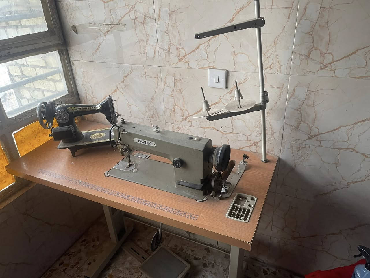 السلام عليكم جهاز جري جبلي للبيع جديد كلش بي ميزه دقات القلب اثناء العب مكينه صناعيه مستعمله قليل جداً  بيهه عطل بسيط  ومكيه فراشه شغاله يحتاجله فقط دواسه جنطته موجوده كامله للاستفسار ***********
