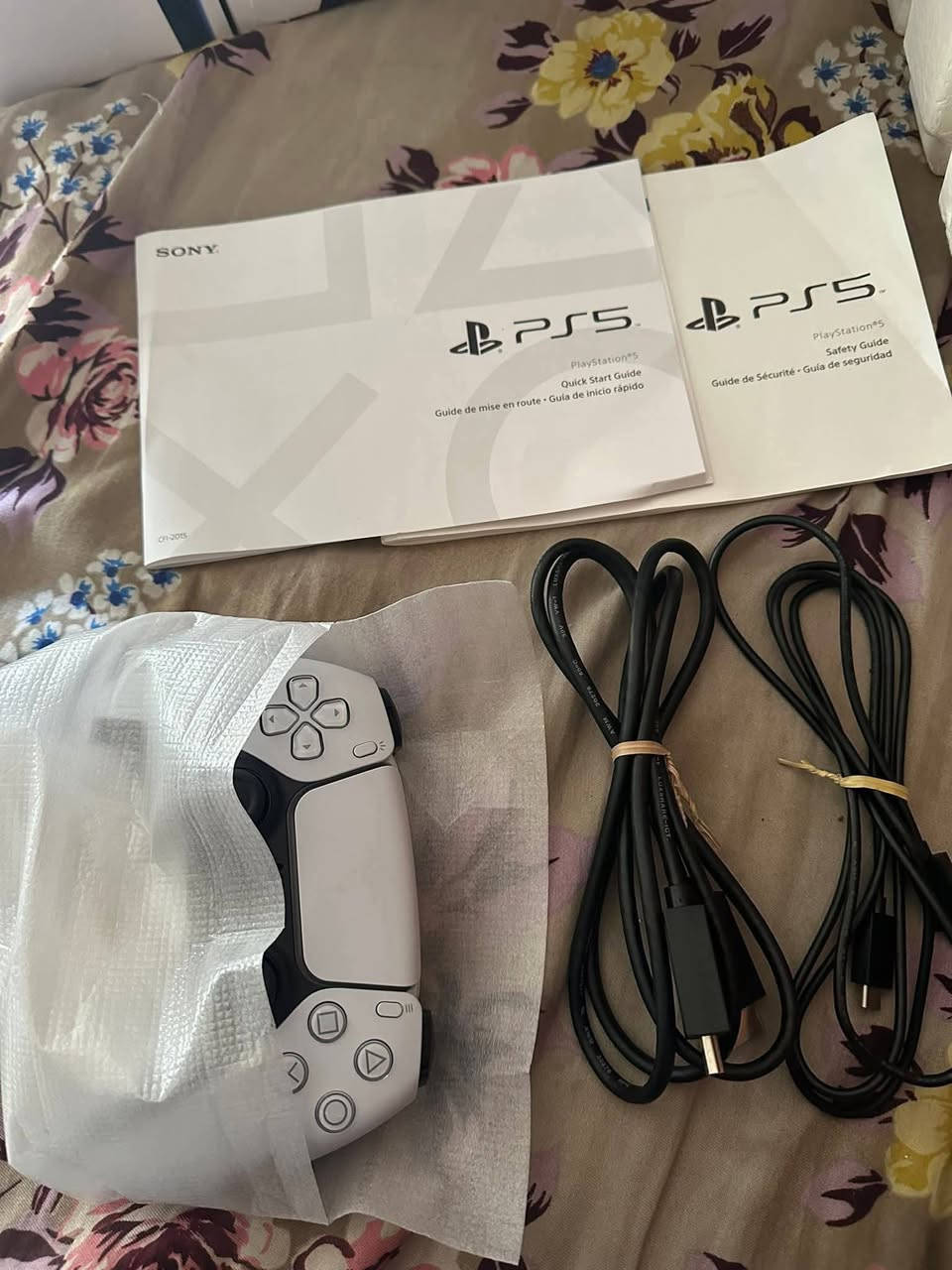 بلي 5 سلم 
كامل ملحقات مع جوستكين 
وقرص gta5
وستاند شحن وتبريد 
السعر 675 
مكاني ناصرية الشموخ 
للاتصال ***********
