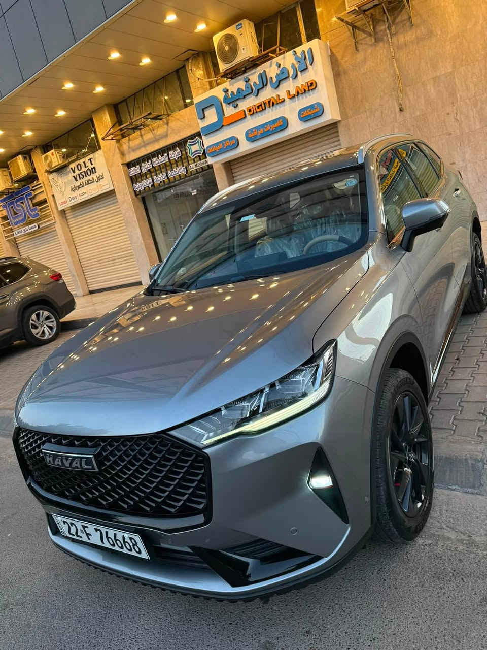 👋 السلام عليكم
HAVAL H6    Black Edition.    2022

✨ لون رصاصي
✨ ماشية 52 ألف كم فقط
🔥 المواصفات:
▪️  محرك 2000 Turbo
▪️ كير 7 سرعات DCT
▪️ داخل ابيض ملكي
▪️ فتحة بانوراما
▪️ شاشة كبيرة تدعم Apple CarPlay & Android Auto
▪️ كاميرات 360°
▪️ مثبت سرعة راداري
▪️ رادارات أمامية وخلفية + صف ذاتي
▪️ الحفاظ على المسار
▪️ تحذير النقطة العمياء
▪️ قراءة اللوحات المرورية
▪️ تشغيل بصمة + دخول ذكي
▪️ مقاعد جلد كهربائية مع تبريد ❄️ وتدفئة 🔥
▪️ صندوق كهربائي
▪️ إنارة داخلية محيطية
▪️ لايتات LED أمامية وخلفية
▪️ مكيف أوتوماتيك ثنائي
▪️ عدادات ديجيتال
▪️ وغيرها الكثير من المواصفات الفاخرة.

💎 حالة السيارة:
✔️ بدون صبغ
✔️ رصعتين خفيفات جداً بالصندوق الخلفي ممبينات باقي كفاله
✔️ ما تحتاج أي مصروف….

📄 رقم أربيل مميز والتحويل ثاني يوم.

📍 بغداد الجديدة

📞 ***********
