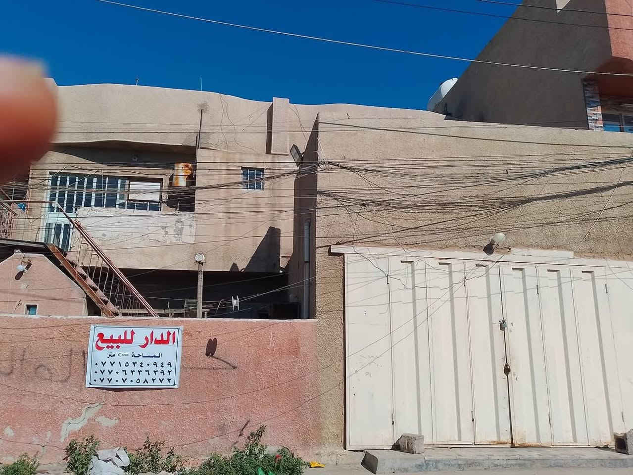 بيت مساحته 255 على شارعين خلف مستوصف الشعب الثاني مقابل الدفاع المدني على شارع عريض امامه ساحه يصلح للسكن او الاستثمار 
للستفسار *********** واتساب او ماسنجر
