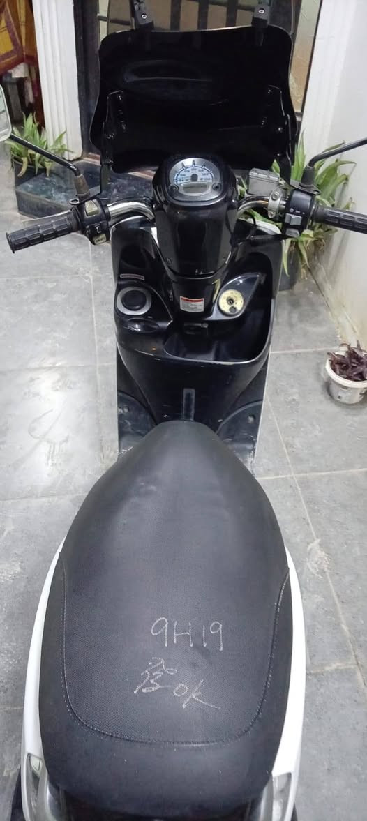 سلام عليكم من رخصة الادمن 
دراجه بوليس موديل 2014 رمبه دراجه كله شغاله نكره 
السعر مليون 100وبيه مجال 
***********
