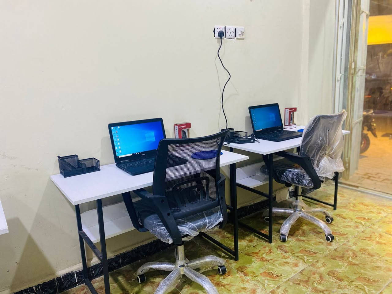 حاسبات نوع dell
مواصفات 

ذاكرة gigabyte 8
 هارد ssd 256 
شاشة 15 
المعالج core 5 الجيل الرابع 
الملحقات 
ماوس + جنطة + شاحنة 
بأسعار مناسبة جداً جداً 
بسعر 200000 الي يحب يستفسر بخدمتكم 
***********
