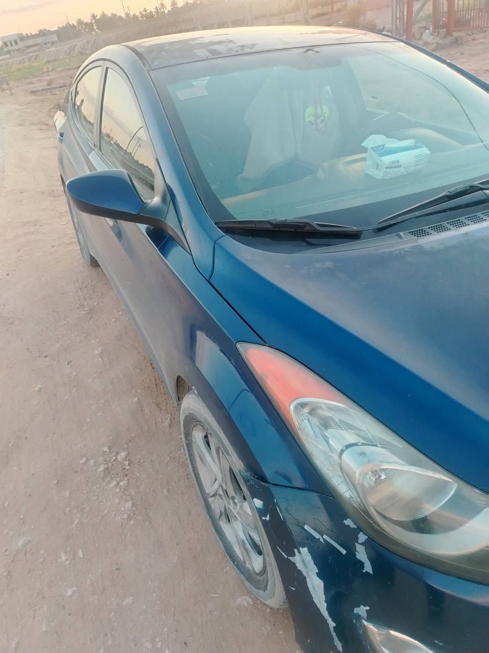 السلام عليكم
النترا 2013 امريكي السياره باسمي بيه قطعتين جاملغ وباب خلفي السياره السعر 90 وبيه مجال 
***********
