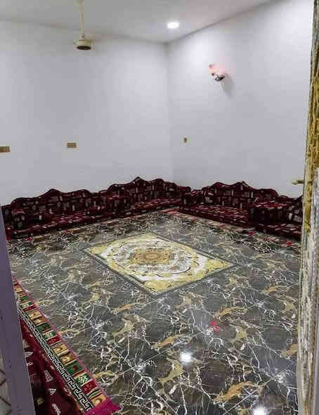 دار للبيع..مكان الراشدية حي السلام..
عبور مشروع المراسمة فرع جامع الرقيب..
(مساحة 200م كامل من كلشي بناء حديث عقد 25 )
تبليط +مجاري طابق واحد غرفتين نوم وصالة وحمام داخلي +غربي حولي بيتونه ع طول الواجهة تصير غرفة ثالثة بس يحتاج قاطع  صحيات خارجية+ مطبخ طرمة كراج سيارة وحديقة صغيرة ..للأستفسار أكثر الأتصال ع الرقم بي واتساب ***********...سعر 105مليون
