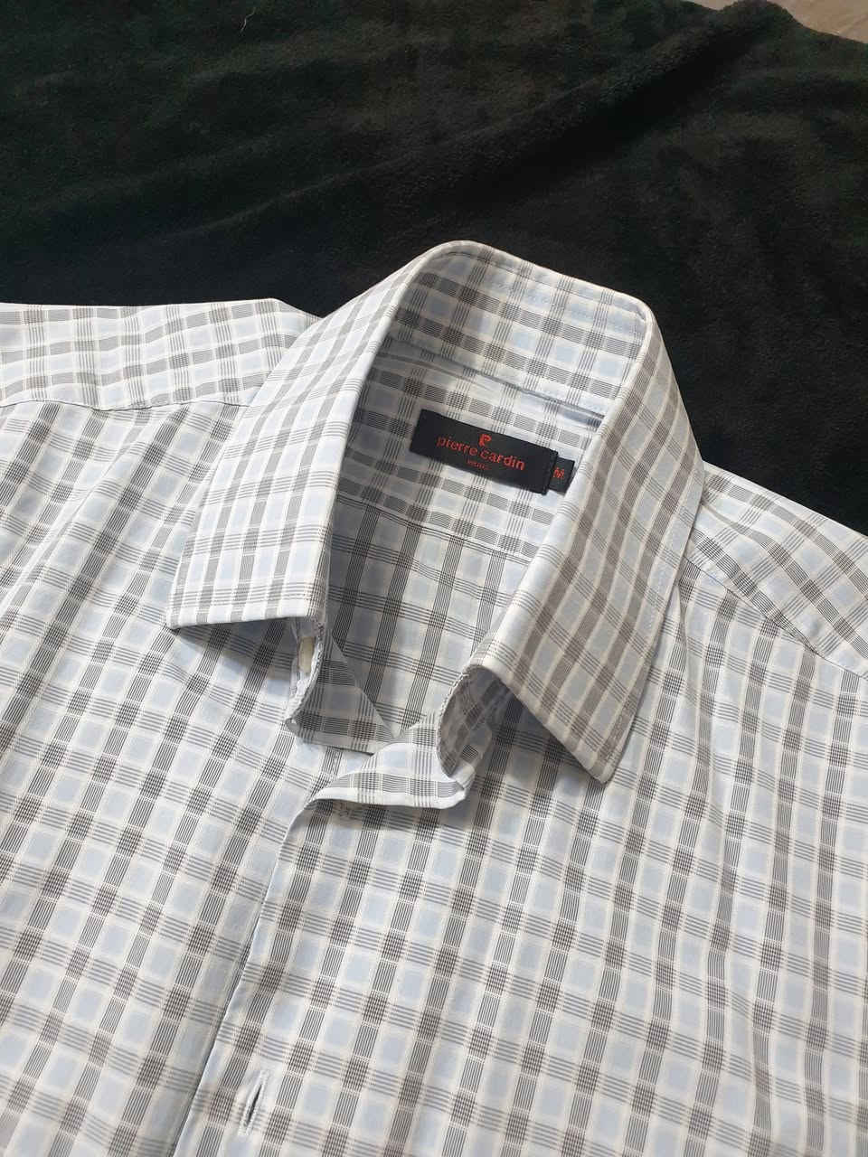 السلام عليكم جميعا...
قميص بيير كاردا (( Pierre Cardin ))
بالة و نظافة 💯 %
تقفيلة سمائية فاتح.. هادئة 
گصة ريگيولار ..
القياس ميديم 
عرض الصدر 52 سم
طول الردن 63
السعر 18 الف شامل التوصيل


**إذا كنت صاحب هذا الإعلان وتريد حذفه لأي سبب، رجاءا أرسل رسالة إلى الدعم الفني**
