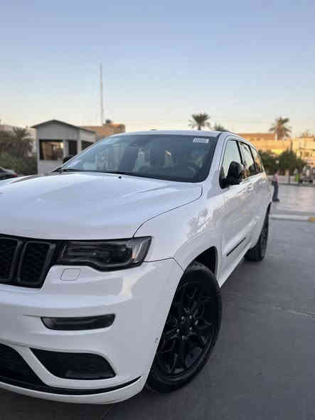 السلام عليكم 
جيب S كراند شيروكي ام الرادار للبيع او مراوس بجيب شكل جديد فقط
   موديل 2022 
خليجي وكالة هارلم 
ماشية 48.000كم حقيقي وقابل للزيادة شرط الفحص السيارة مكفولة من كلشي عدا بارد بسيط جداااً بباب السايق وتكحيل على كدة ,  والتفاصيل على الخاص او الرقم وخادم
تخم تايرات كله جديد  حدادية كلشي سليم ومابيها اي شي سيارة متحتاج صرف ونظيفة حيل بوضع الشركة 
المواصفات : * رادار مع مانع تصادم امامي . 
* تحذير الخروج عن المسار . 
* نقطة عمياء .
* دفع رباعي 4x4 . 
* المقاعد الأمامية كهربائية .
* ذاكرة لحفظ وضعيات الجلوس . 
* ويل قياس 20 إنش اسود .
* مقود السائق كهربائي . 
* تدفئة مقاعد وستيرن . 
* سقف بانوراما .
* نظام الملاحة (GPS) . 
* مصابيح امامية زنون . 
* المصابيح الأمامية مع LED لايت . 
* كشافات الضباب زنون . 
* تشغيل عن بعد .
* صندوق كهربائي .
*  حساسات أمامية + خلفيه .
الاسبير منازل ، ارضيات رزلاين اصلية 
العدة مالتها كله موجود وكاعيات الشركة كلهن بلجيس ممستخدمات  ايضاً
السعر 39,500$ وبيها مجال للشراي فقطططط وللتفاصيل اكثر رقمي : *********** وواتساب موجود ايضاً
