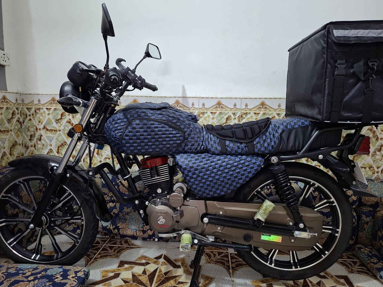 دراجة شاينك محرك 150cc دراجه نضيفه ماشيه بس 1300 يعني زيرو بعده موديل 2023 الغراض الي عليه وياهه.  سعره مليون او 550 او بيه مجال الدراجه اوراق اصولي مشروع وطني تترقم بكل المحافضات للتواصل عبر اللاتصال او الواتساب . *********** مكاني قضاء الغراف
