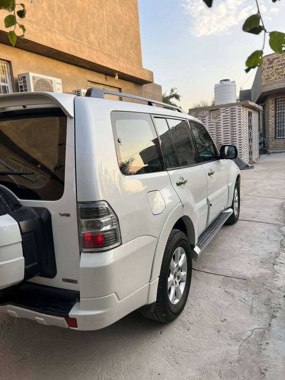 السلام عليكم باجيرو موديل 2010 خليجي حبتور فول مواصفات مكينه 3500 المرغوب ماشيه 100 حقيقي الاتصال على الرقم *********** المكان كربلاء السعر 140 وبيها مجال
