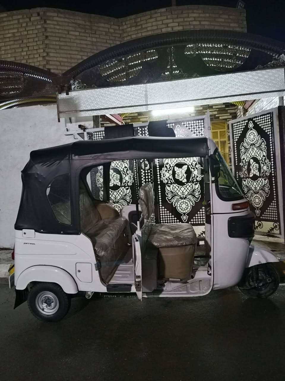 السلام عليكم تكتك موديل 22رقم وسنويه للبيع بغداد حي النصر ***********
