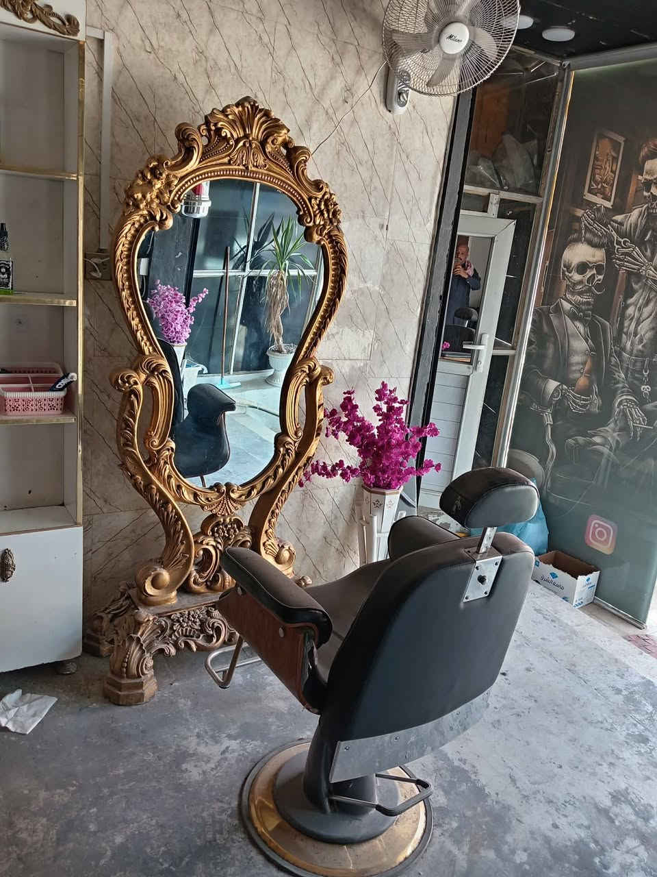 كرسي حلاقه مع مرايا ملكيه 275
فاترينا مع ميز 65 
كلهن. جددالكراسي والمرايه العدد 3
العنوان نجف


**إذا كنت صاحب هذا الإعلان وتريد حذفه لأي سبب، رجاءا أرسل رسالة إلى الدعم الفني**