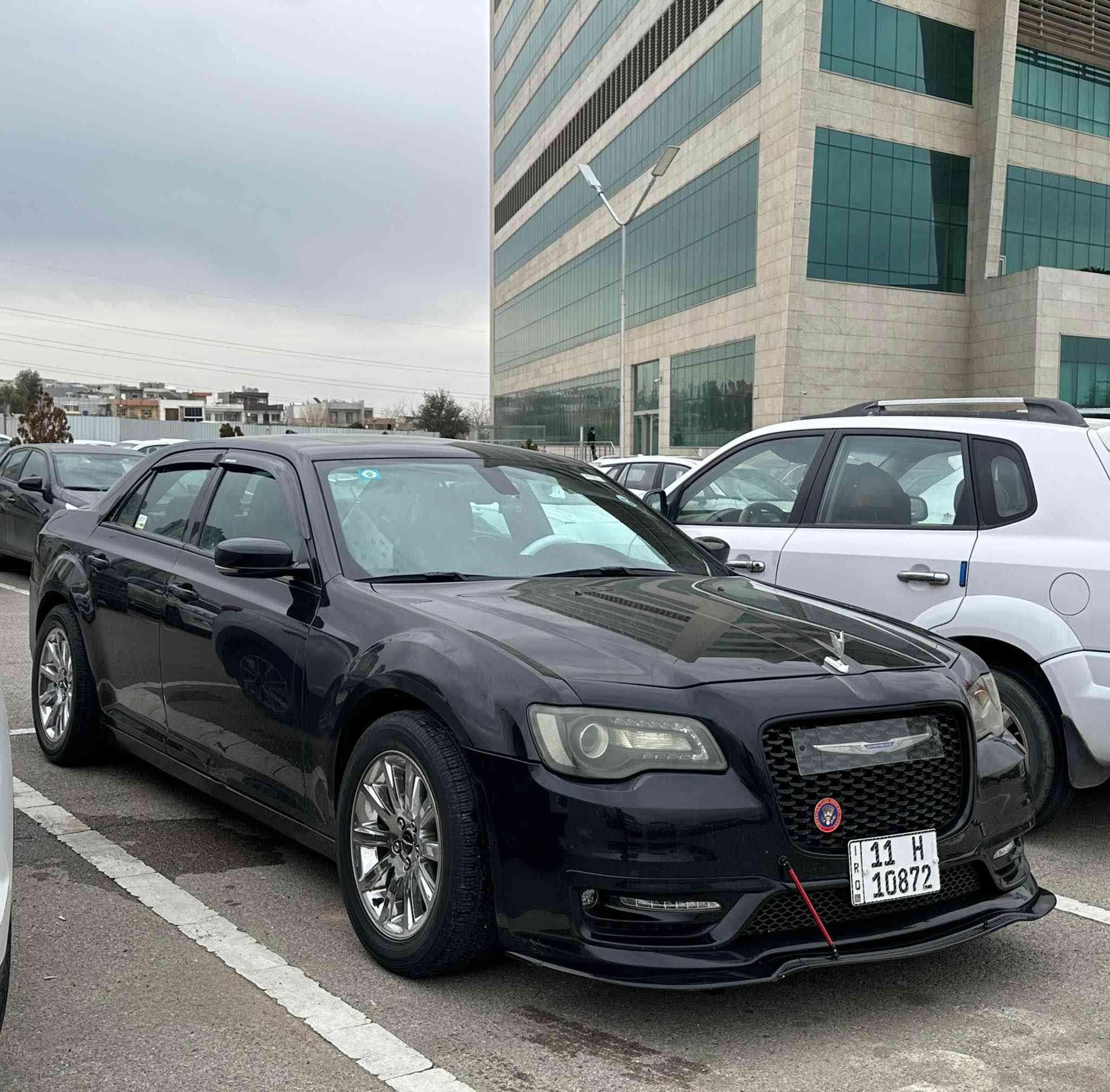 سلام عليكم اوباما كرايسلر c300 للبيع 2016 أصل فئة (S) مكينة 3600 ماشيه 129 حقيقي رقم بغداد انكليزي سنوية بأسمي فول مواصفات 1/1 بنوراما كير ماوس شاشة داخل جلد كراسي كهرباء الفول معروف هواي مواصفات واردهه جاملغات او بنيد تبديل بدون حادث داخله سرقه شاصي دواخل ايرباكات مكينة كير مكفولات صور السونار بالمنشور عارضهه ب183 الشراي يتصل او يدلل ملاحظه/الحيه مال الدعاميه وكعت البجم رجع بلاد مكاني بالكوت مدخل الكوت قرب البواية (***********) بغداد, العراق
