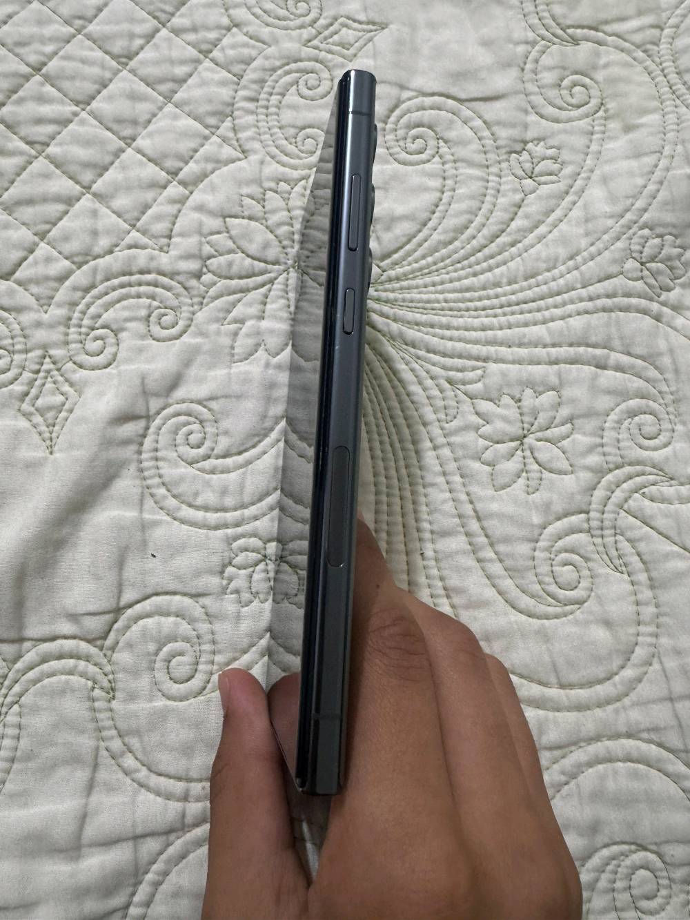 العنوان الفلوجه 
s23الترا ياباني 
مابي شخط والفطر هذا باللزكه مو بالشاشه
السعر 660 وبي مجال للشراي 
