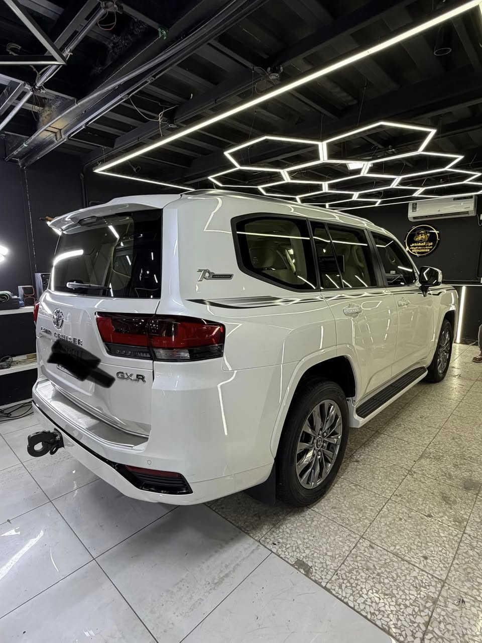 لاندكروز gxr موديل 2022
رقم بغداد بأسمي تحويل مباشر 

حالة سيارة : ( بعدهة بحالة الوكالة ماشيه ٢٦ الف حقيقي وين متريد افحص ،مكفولة كفاله عامة من البارد والتبديل والصبغ والشخوط والرصعات ،) 

مواصفات ‏( gxr ﮼ ٣ شاشات تطبيق ، مقاعد تبريد ، حساسات محيطية واشاير مري ، شاشة بلادية وثلاجة وصاج ومقاعد جلد كله بلادي ) 

مكان السيارة بغداد 
للاستفسار ***********
