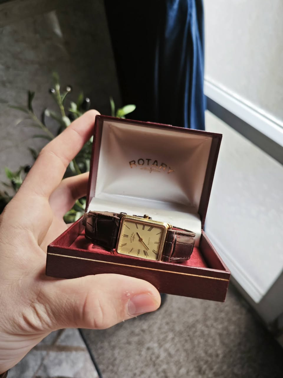 السلام عليكم
ساعة روتري سويسري قديم 
أنتاج سبعينات 
الساعة قشطه
قطر رسمي 
الساعة مخزنه 
الساعة ميلين 
العلبة الأصلية 
الساعة بطارية 
الساعة تلبيس ذهب 
السعر 125 الف وبيها مجال للشراي 
للتواصل واتساب أو الاتصال على الرقم 
***********
