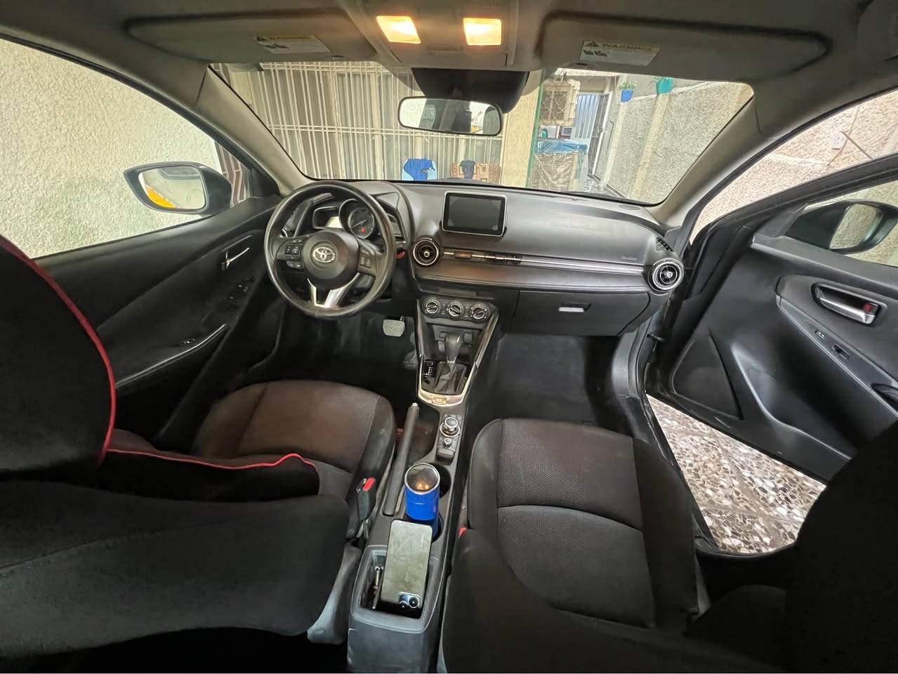 السلام عليكم 
تيوتا يارس IA 2018
وارد امريكي حادثهه موضح بالصور 
ماشية 91,000 كيلو 
محرك 1500
موصفاتها شاشة ، تحكم ستيرن ، بصمة ، كروس مثبت  وبقية المواصفات المعروفة 
السعر 100 ورقة
*********** Colombo, Sri Lanka
