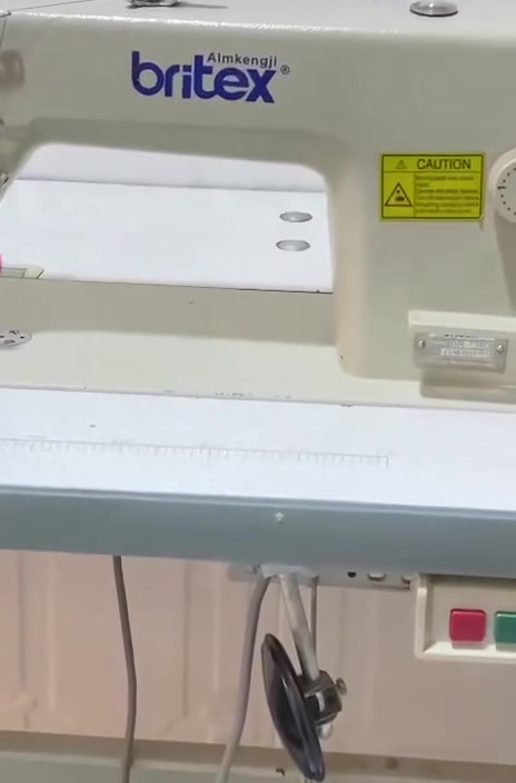 مكينة خياطه صناعي كلش نضيفه استعمال بيت السعر 250وبيها مجال للشراي للتواصل الاتصال ع الرقم ***********العنوان البصره
