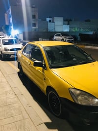 للبيع لانسر ٢٠٠٩ مكينه ٢٠٠٠ غرامات ٧٠٠ تاخذ صافي تخم تاير جديد تبريد ث...