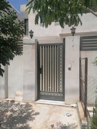 باب حديد خارجي • مستعمل • نظيف