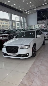 ٣٠٠S • ٢٠١٧ • ٩٥ ألف مايل