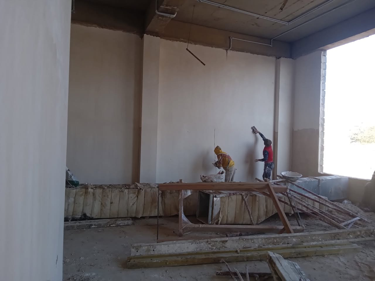 تحية طيبة  اعمال البياض جارية  في ملعب الشعلة بكادر متكون من ٨ خلف مع التقدير  ابو سلام المبيضجي***********
