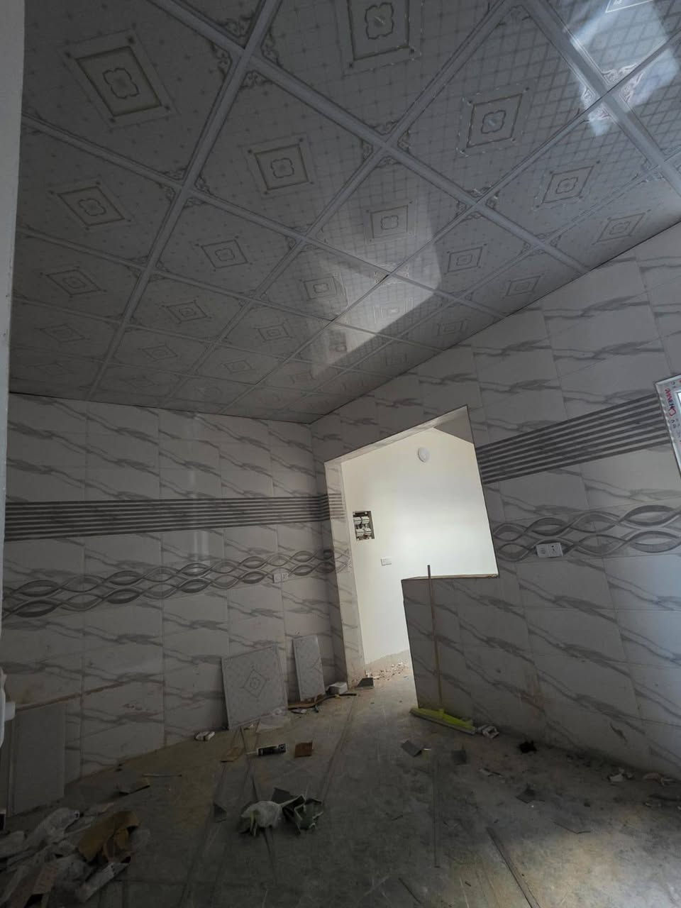 السلام عليكم
دار للبيع #تكريت الديوم حي التوحيد قرب جامع الويس

 مساحه 100 متر واجهه 5 متر

 بناء حديث يتكون من 

3 غرف نوم

صاله وسطيه

مطبخ

استقبال

3 مجاميع صحيه

ارضيه بورسلين 

سقوف ثانويه

للاستفسار الاتصال على الارقام
***********
*********** #مصطفى_ابو_يزن
