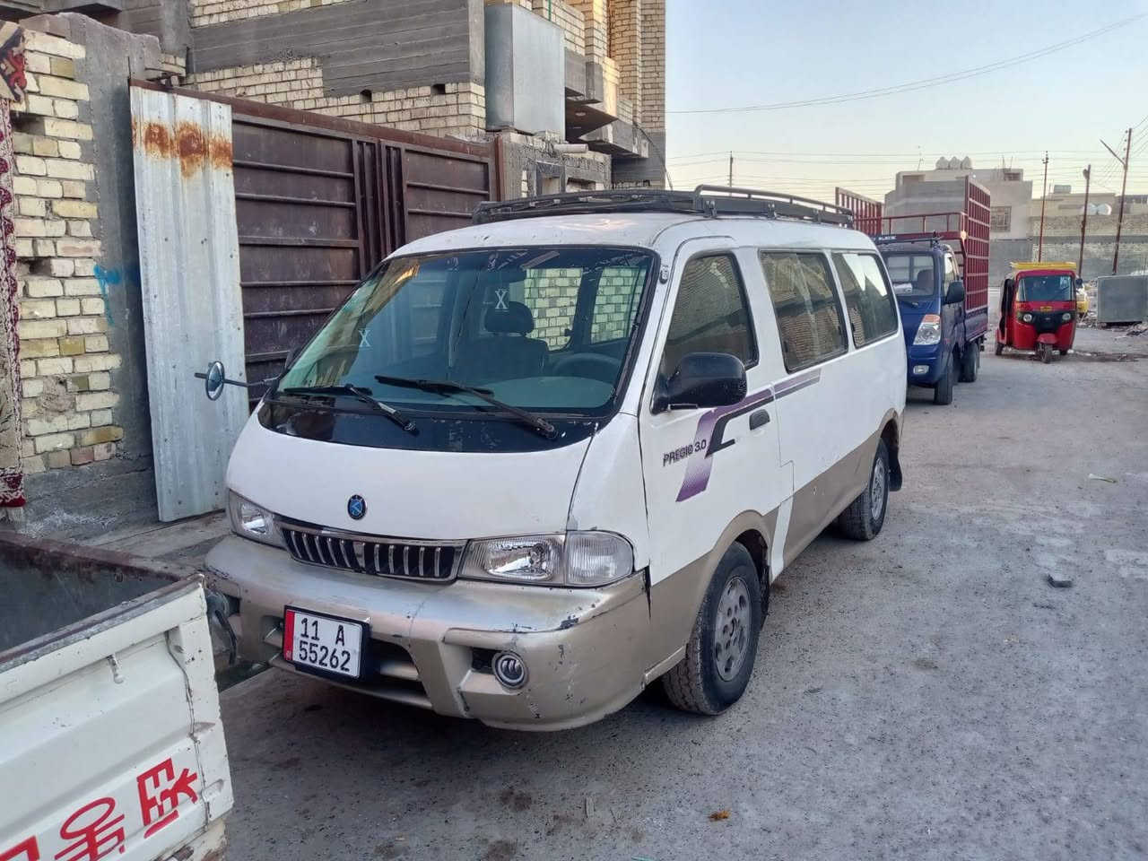 السلام عليكم سياره بريجو 1996 مكينه جديده حداديه صدر شاصي الايمن بي تصليح مصفره هيئه وقرامات سياره بسمي كشنات حاويه منضومه  لايتات زنون سياره الف دينار ماتصرف عليه سعر خاص ***********  بغداد مكان حي نصر
