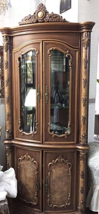 بوفيه مستعمل • ارتفاع ٢م • عرض ١م
