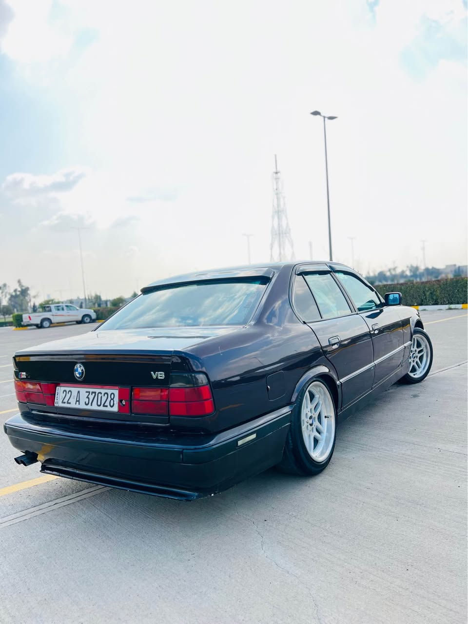 بە ناوی خوای گەورە بیئم ١٩٩١ _مەکینە ٥٢٨ سەقەر فول فولی گیر عادی 
سلاییت
دوو جام کارەبا
ویل ئیم 
سەیارەیکی توند و تۆڵ بی کیشەیە گیر و مەکینە بەشەرت بەناو کردن بەشەرت سەیارەکە نمونەیە  لە جوانی سەنەوی تا ٢٠٢٩ نویە  چاملغیکی دواوە لای سایەق لیدرانیکی هەیە بڕاوە و وەرگەڕاو بە شەرت 
شوێن هەولێر
ژمارەی موبایل : *********** أربيل, العراق
