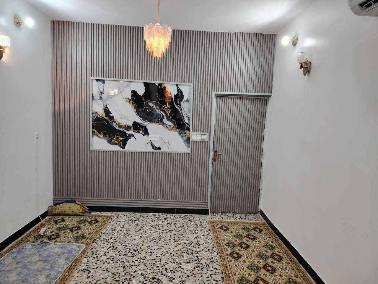 دار للبيع  المساحة ٢٣٠ متر
١١٥ بناء و١١٥ حديقة 

البناء طابقين الطابق الأول استقبال ٦ ب ٤

صالة ١٢ ب ٥ غرفه ٥ ب ٥

حمام منور

الطابق الثاني غرفه صاله حمام سطح

 كافت الخدمات متوفره 

العنوان تقاطع النهروان مقابل مذخر الادويه

نزلت الدكتور عبد الجبار الشمري  

للاستفسار الاتصال على ***********
