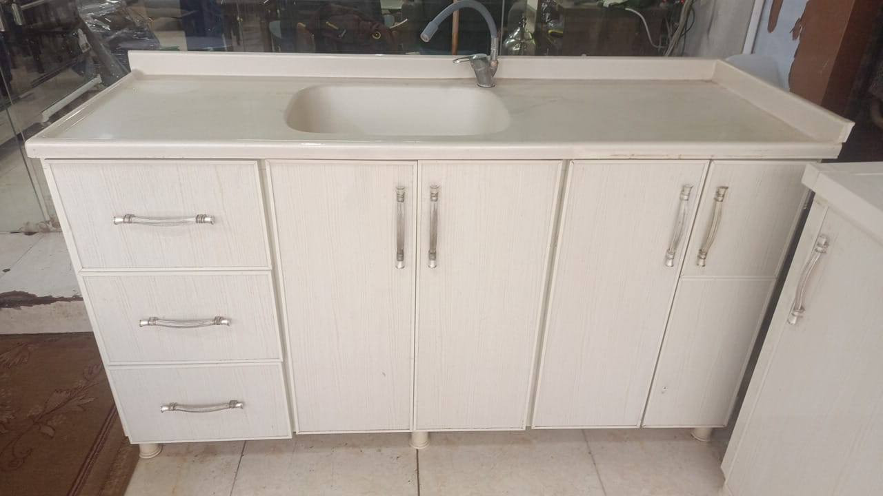 ئەم دوو کەوەنترە مان هەیە بە ردانە زۆر پاکن یەکێکیان سەروبن6دەرگا و مەخسەل5دەرگا 
ئەویتر سەروبن7دەرگام مەخسەل4دەرگا بەرادانن.هەولێر 5عەسارۆک نزیک مەلەوانگای ئاریان جادەی کۆرنیش *********** أربيل, العراق
