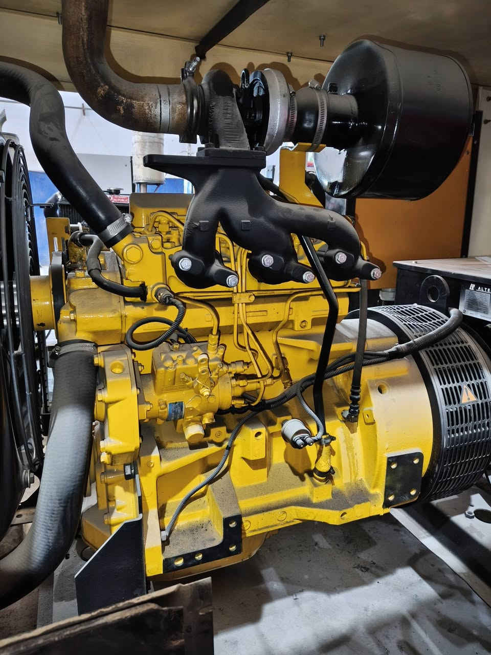 مولد كهرباء جوندير أمريكي للبيع! ⚡️ رأس توليد LZ فرنسي 45KV، نظيف جدًا وعلى شد الشركة. مكفول من كل النواحي! السعر 55 ورقة وبيه مجال بسيط. للاتصال: *********** أو ***********. 📞✨
