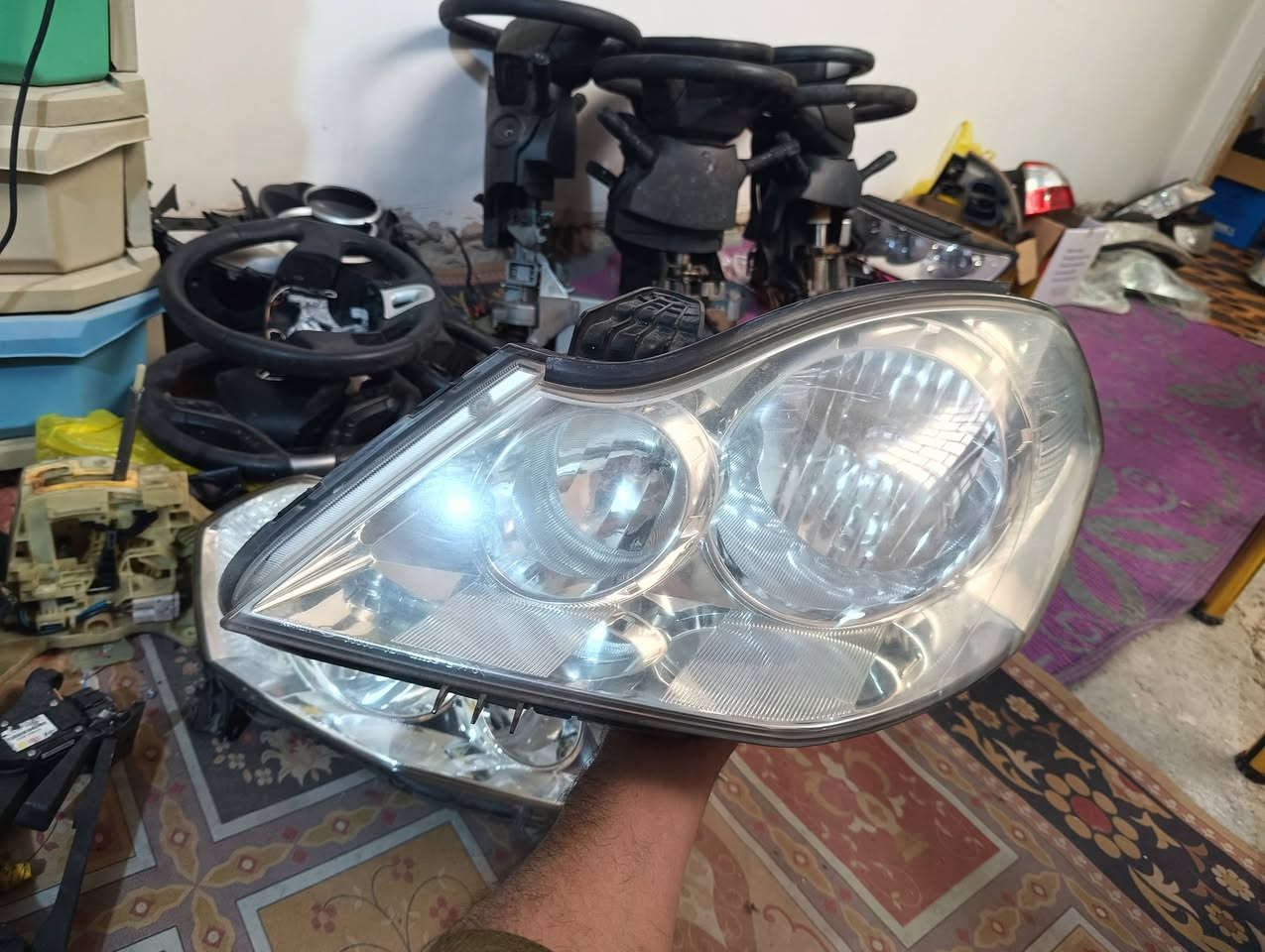 السلام عليكم مازدات سافران سعر 70 الف بدون عمله من الاخير بغداد الرصافه اكو توصيل  للمحافظات الاتصال ***********
