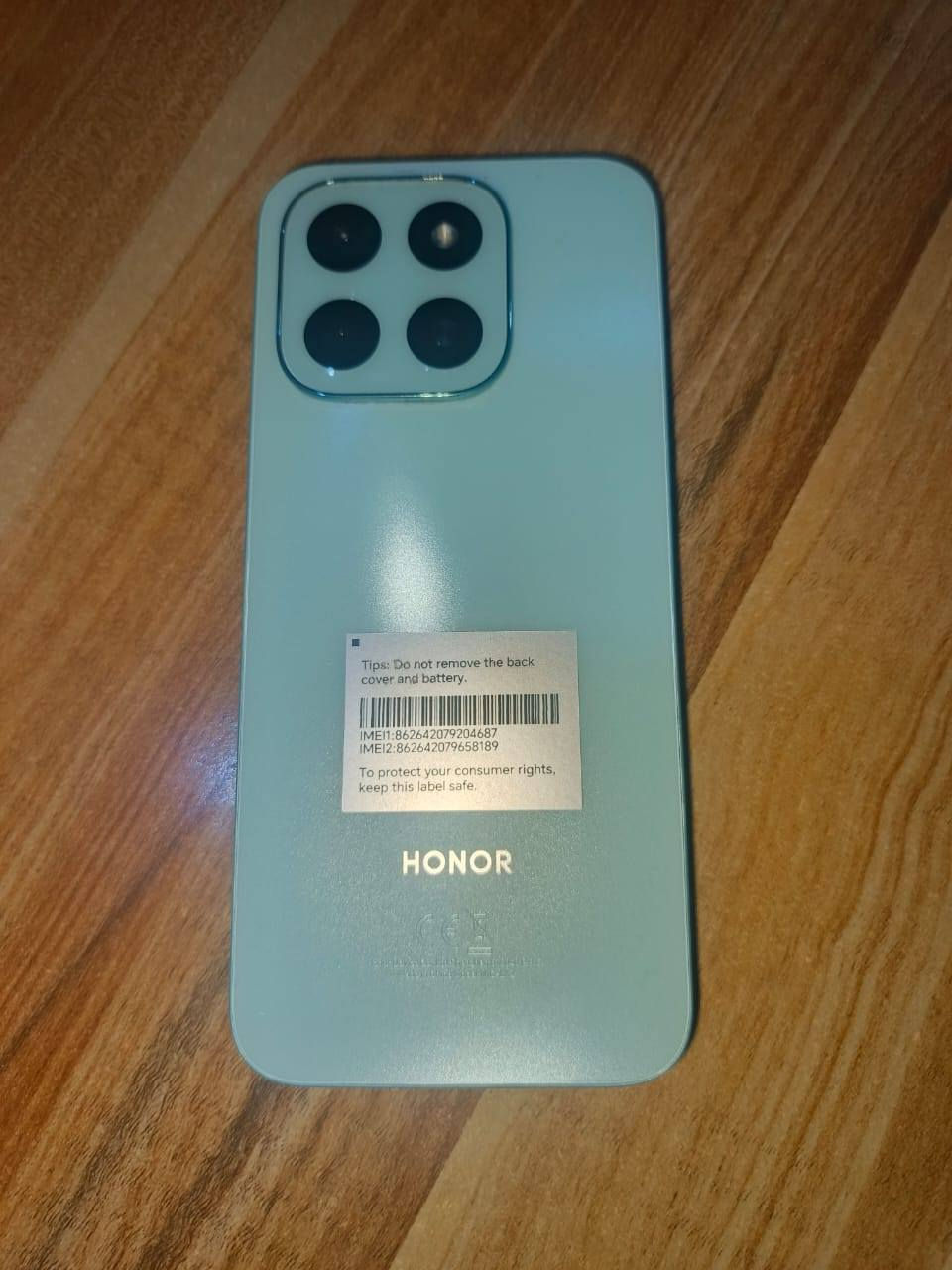 اسمه اكس 6 سي اذكره 256 سعره 130 أو بي مجال قليل استخدامه قليل مكاني نهايه الشهداء  مدرسه الصقور *********** رقمي
