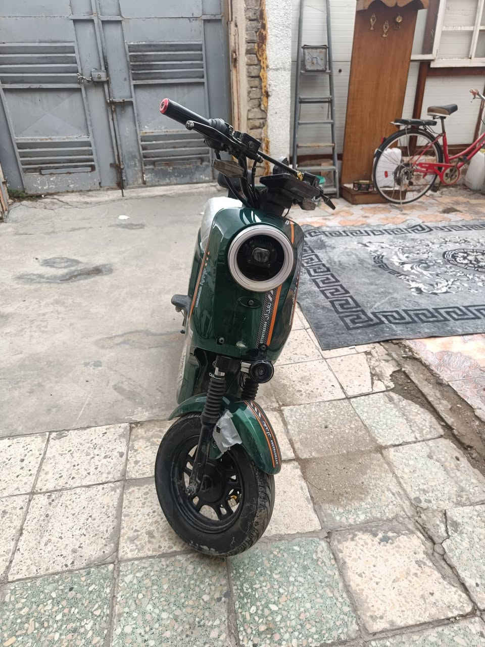 السلام عليكم دراجه شحن للبيع شركه بغداد مكان دراجه بغداد حي العامل ست بطاريات صغار جدد الفحص والسعر 310 قفل بالشراي تصل رقم ***********
