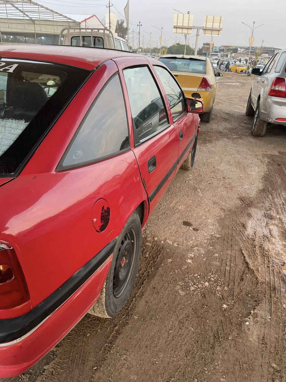 السلام عليكم اوبل فكترا موديل 1993 سياره سنويه جديده ودفتر بانزين بيها وسياره ع بلاد ومحرك 16 قايش عريض والسعر 33 وبيها مجال 
***********
