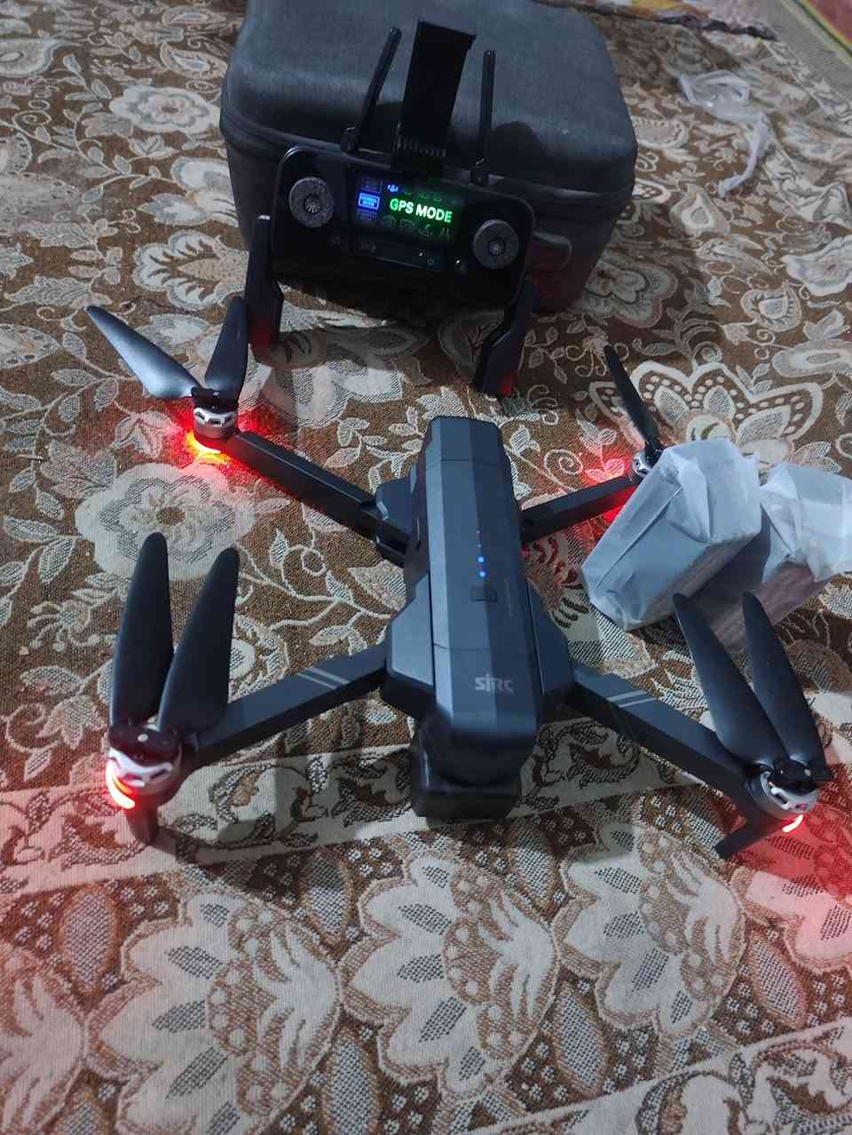 درون جديد للبيع مامستخدم السعر 225الشراي يتصل عل رقم *********** SDrone with HD camera 4k GPS

