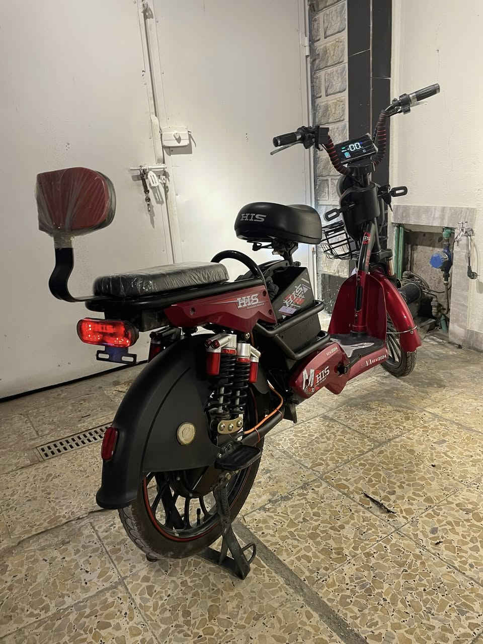 السلام عليكم دراجه شحن 5بطاريات نضيفه جداً 4سرع 99تايرات جدد دراجه كل نقص مابيهه دبلات اشاير هورن كله شغال سله شاحنه اصليه 60Vالسعر 275مكان بغداد الامين الثانيه 

***********
