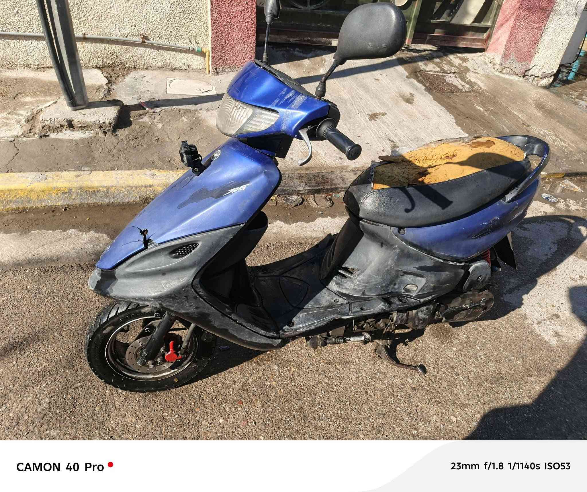 السلام عليكم دراجة ماكس قجمة للبيع نكرة سلف هندر محرك نضيف برغي ممفتوح الكشر كدامكم  سعرها 250 عنواني بغداد الغزالية ***********
