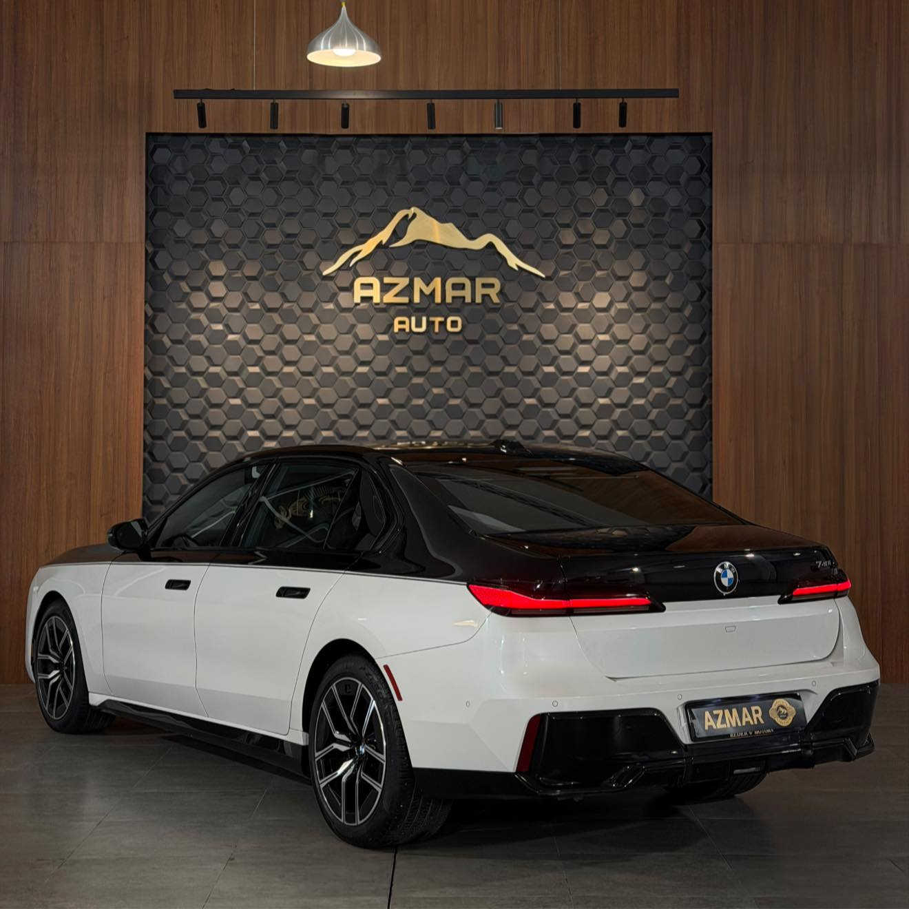 الكرستالة 💎💎
BMW 740i ( xDriver )
ارخص سعر بكل العراق : 670$ ورقة🔥🔥
‎موديل:2024
ماشية : 10 الف

مواصفات السيارة فول الفول
سماعات BOWERS WILKINS
ناضور ليلي
ابواب شفط
رادارات و حساسات
كامرا ٣٦٠ درجة
كشنات جلد 
كشنات تدفئة و تبريد
كشنات كهربائي و ميموري
انارات داخلية
و بعد هواي مواصفات بيها متذكر

سعر : 670$ ورقة
السيارة وارد امريكي بيها قطعتين صبغ 
كير و محرك كلها بشرط

السيارة مرقم و جاهز تحويل او وكالة بشرط 🔥
للاستفسار : ***********
العنوان: السليمانية المعارض الجديدة شركة ازمر اوتو معرض رقم ٣٤
