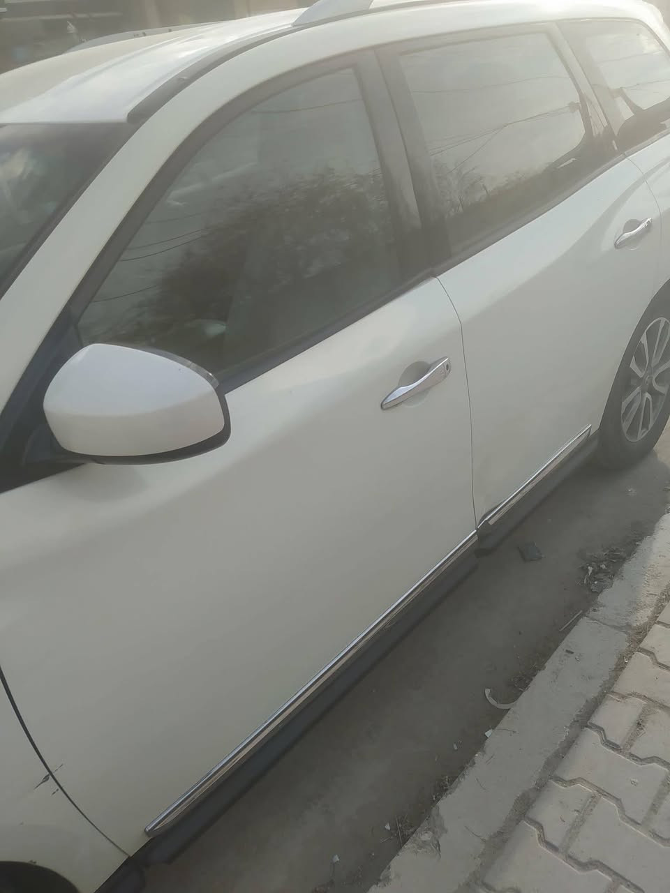نيسان باثفندر موديل 14 بيضاء اللون 7 راكب محرك 3500 كشنات جلد تدفئة كشنات كرسي متحرك الاتصال ***********
