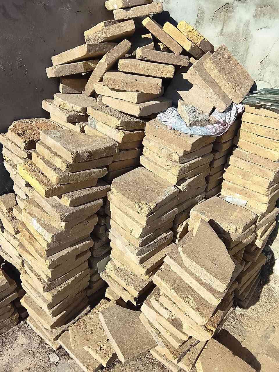 فرشيات يطلعن بيهن 250 
وعدي هاذه للبيع 
مكاني ابو غرق رقمي ***********
