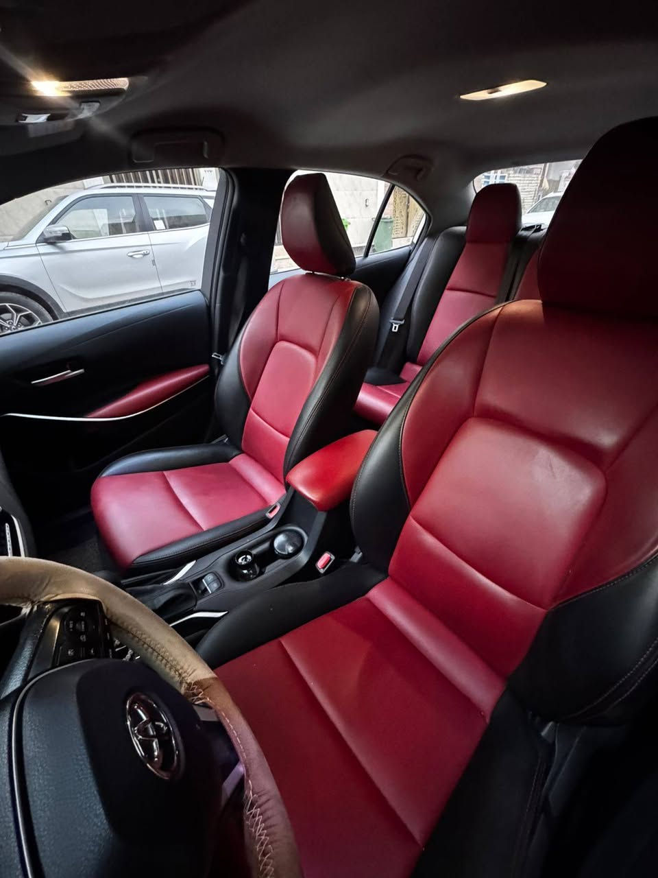 السلام عليكم كورولا هايبرد موديل 2024 
ماشية 18 الف الشكل الخليجي
السيارة مكفولة من الضربة والصبغ  داخل احمر مثل ما موضح بالصور 
مكان السياره بغداد السعر 148 
*********** واتساب ورصيد متواجد
