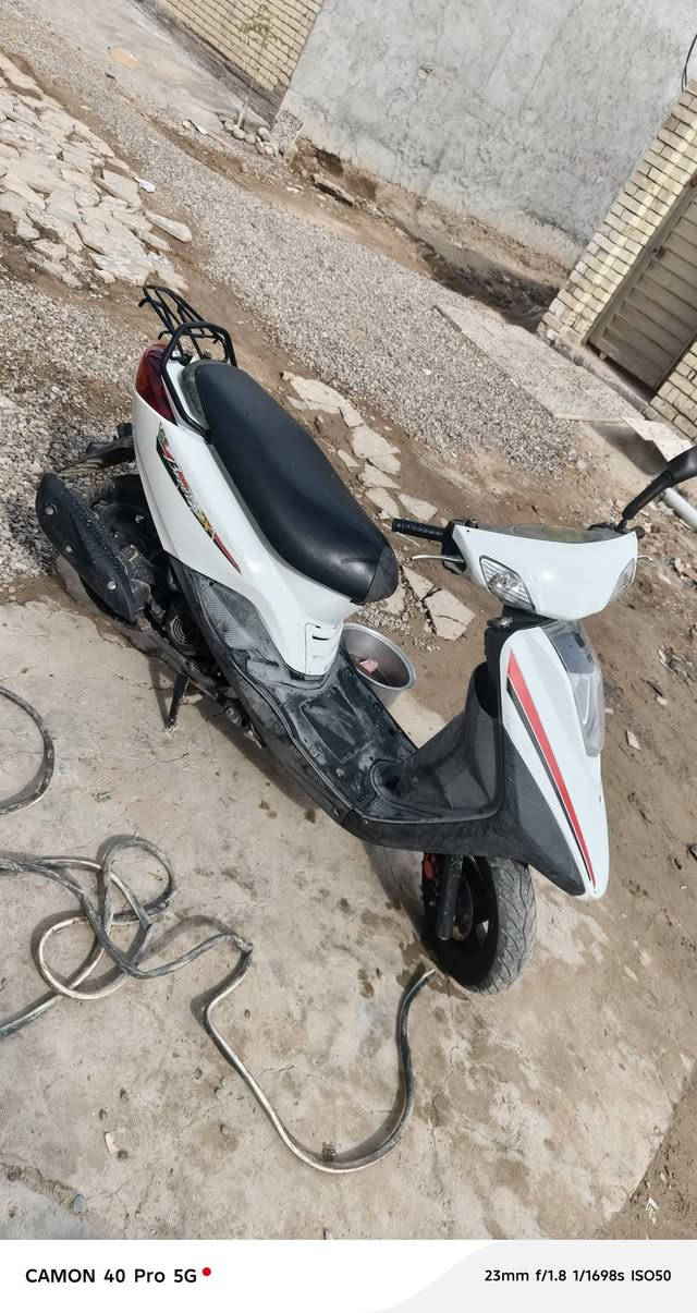 دراجة بريز نضيفة كفرات اصلية كهربائات شغالة دراجة نضيفة جداً سعر 450مكاني الامين الثانية ***********
