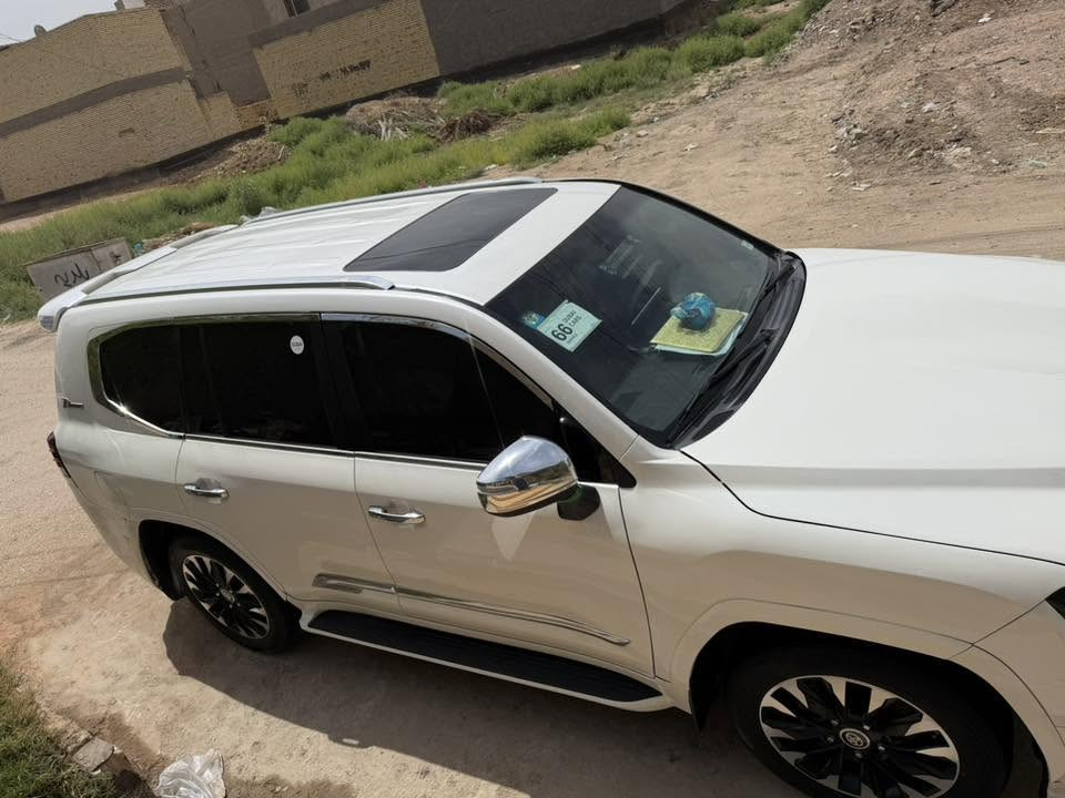 للبيع موديل ٢٠١٠ محدثة ٢٤ تحديث اصلي درجة اولى بحيث كل الي يشوفها عباله ٢٤ السيارة مصبوغه حزام فقط بدون دواخل . القماره مكفوله من الصبغ والسياره ترايدها يخبل مكينة ٦ سلندر .الكير والمكينه مكفولات من الفتح   والسياره باسمي حولتها قبل ٣ اشهر وأتعهد بالتحويل ثاني يوم سعرها ٢٨٠ وبيها مجال . مكانها بالنجف . للاستفسار ***********
وهاي صورها بالخطه جانت وشلت الخطة
