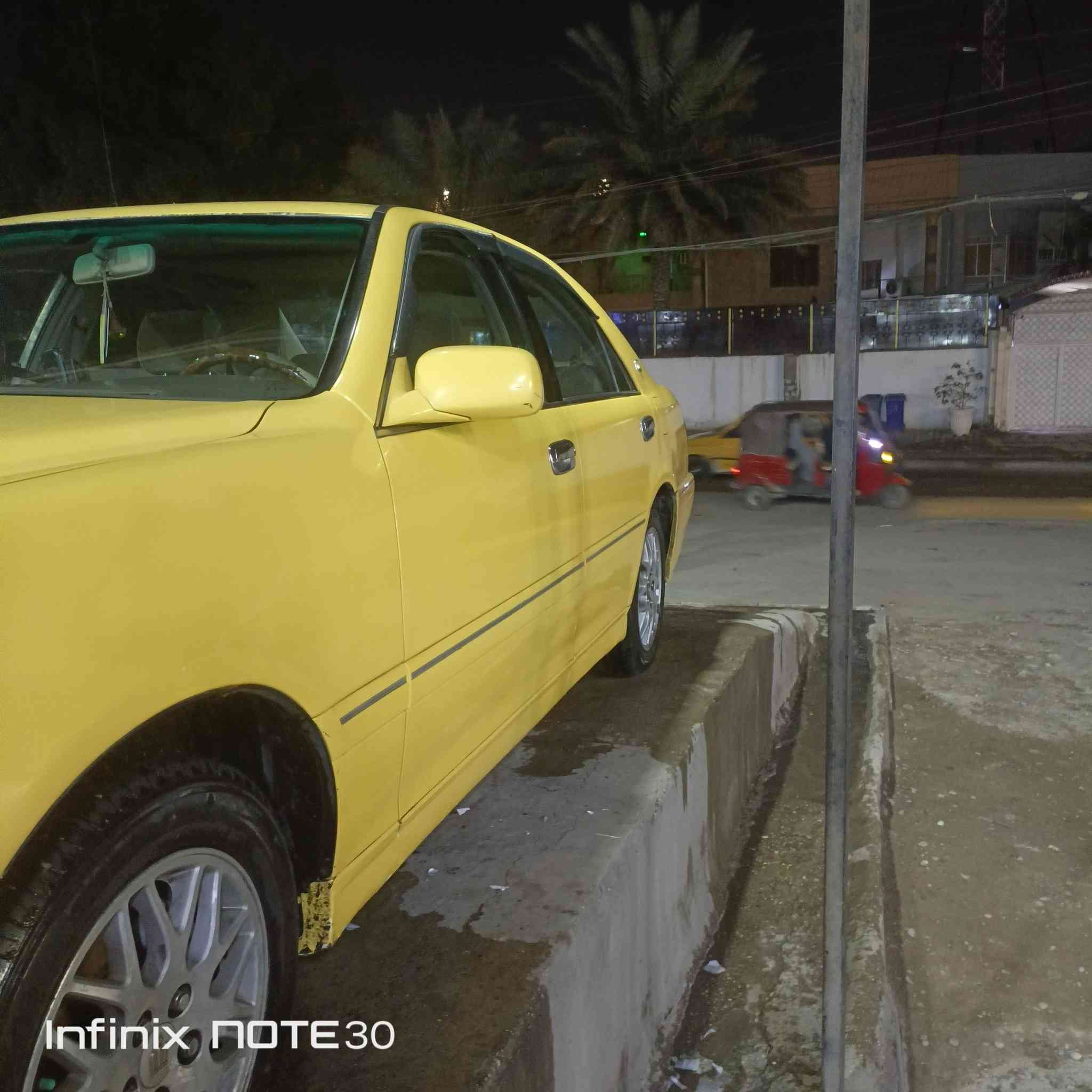 السلام عليكم ورحمة الله وبركاته 
ملكه للبيع موديل ٢٠٠١ فقط قماره رقم بغداد الماني سنويه عاج مكينه ديفور  سياره فتحه اربع دكم  صدرهه تعبان وبيهه شغلات بسيطه يعني قمجي بنيد  سياره كلش حلو للاستفسار الاتصال ع الرقم ***********
